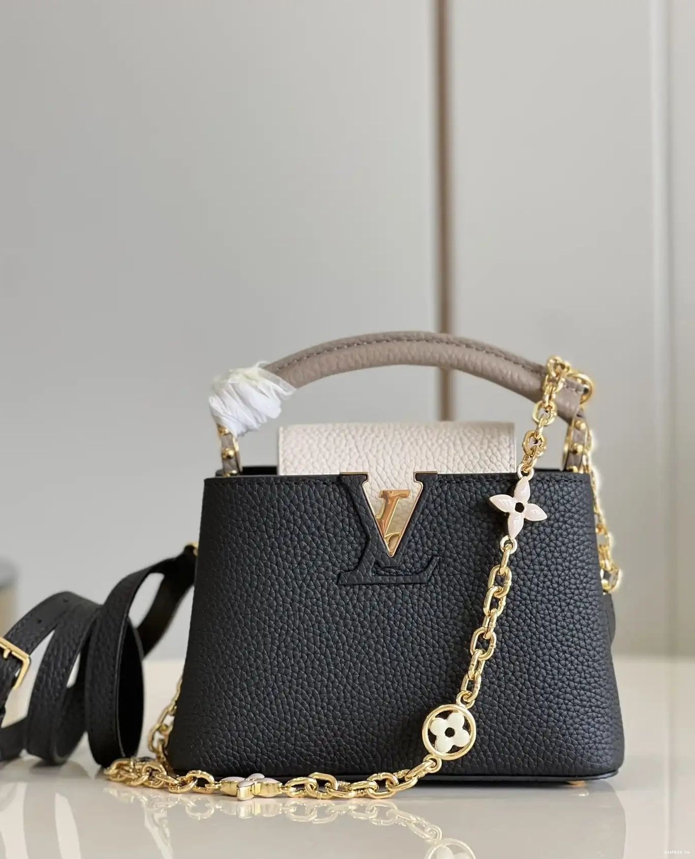 WIS MINI CAPUCINES LOUIS VUITTON 0426